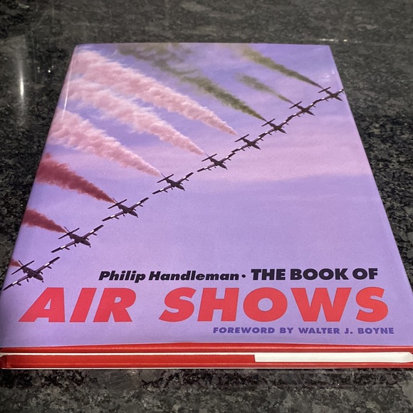 AIR SHOWS - Coffee Table Book - Picture 2 of 10